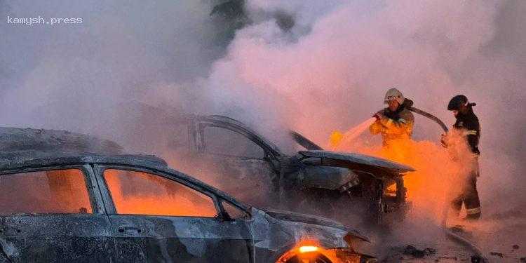 В Белгороде заявили о ночной атаке, россияне публикуют кадры последствий ударов по городу