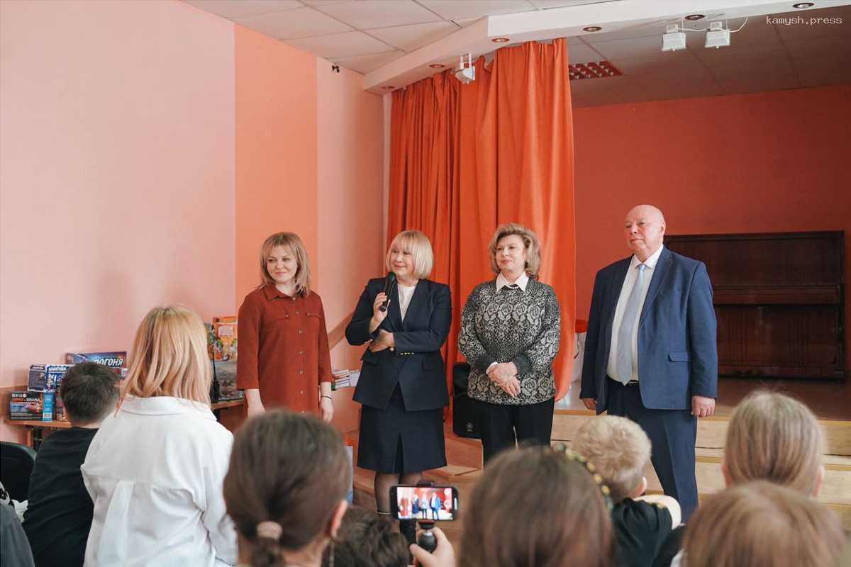 Татьяна Москалькова навестила детей из Белгорода в Клину