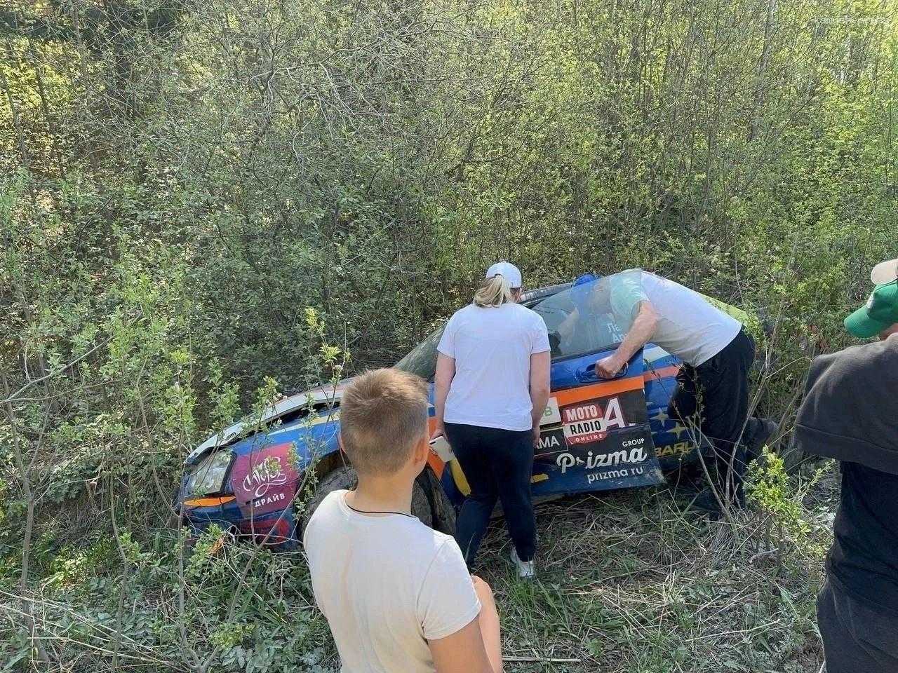 Во время ралли в Ленобласти в зрителей влетела гоночная машина