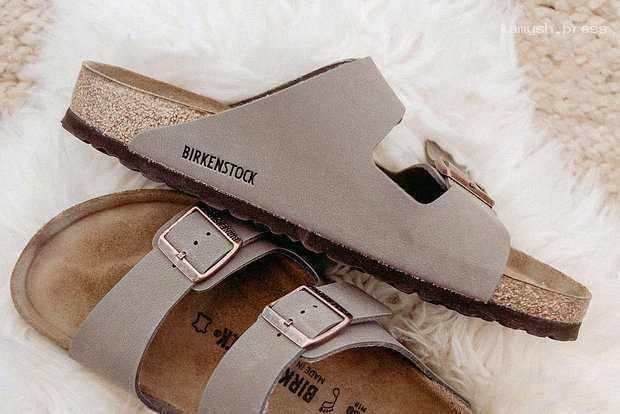 В моду снова вернулась обувь из середины XX века