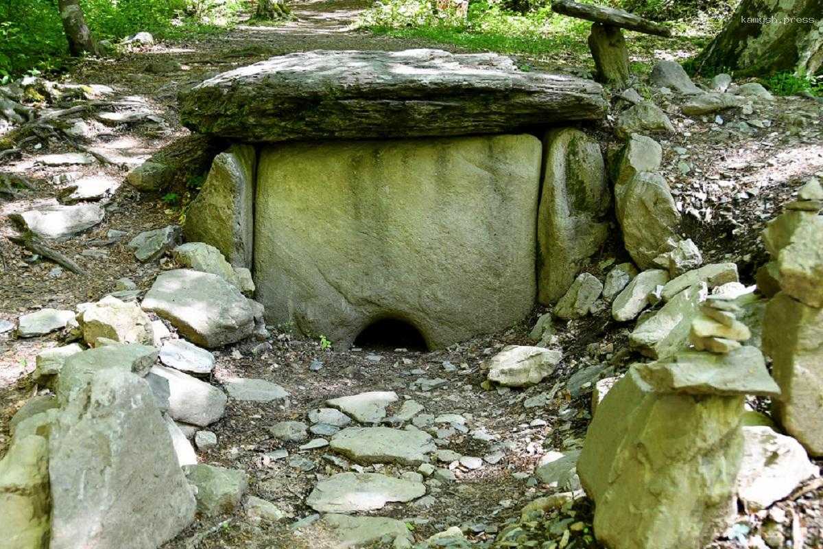 Российские ученые обнаружили в районе Красной поляны две дольменообразные гробницы