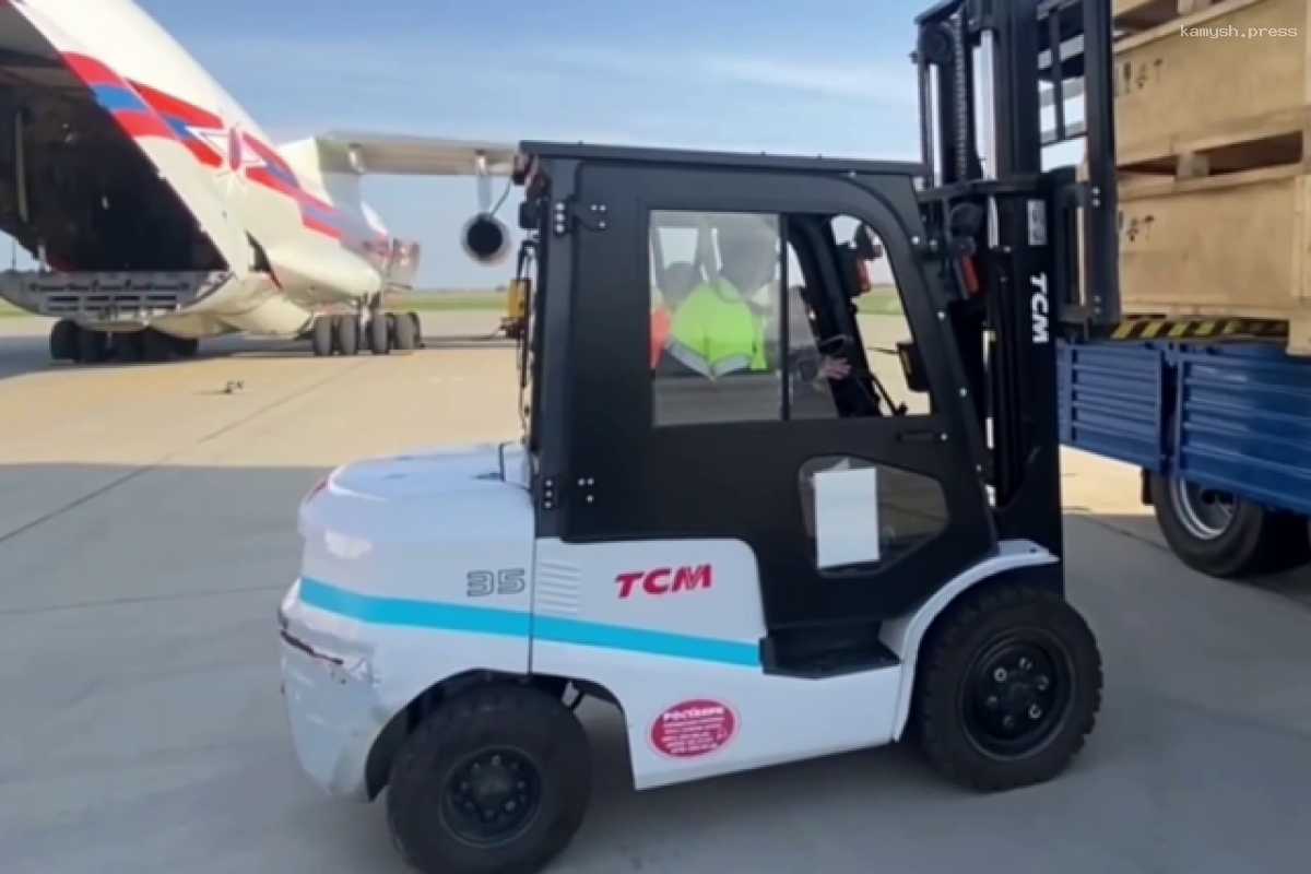 МЧС доставило в Тюменскую область водоналивные дамбы