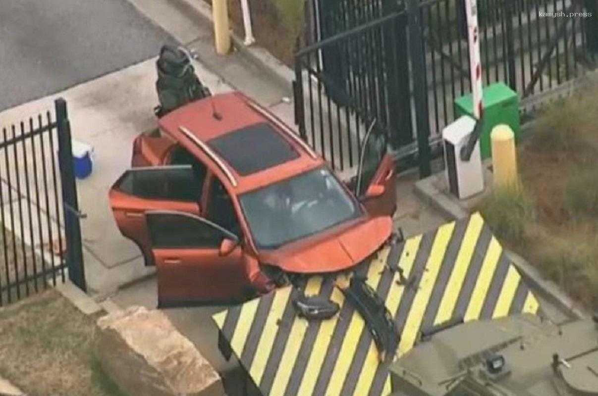 Машина безуспешно таранила КПП у штаб-квартиры ФБР в Атланте, подозреваемый задержан агентами ведомства