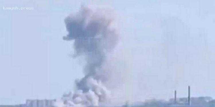 Оккупанты пожаловались на серию «прилетов» по военному заводу в Луганске (видео)