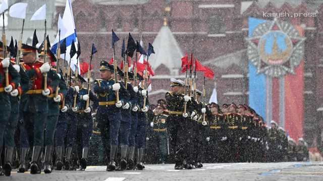Стало известно, как наказали звукорежиссера, допустившего накладку во время парада Победы
