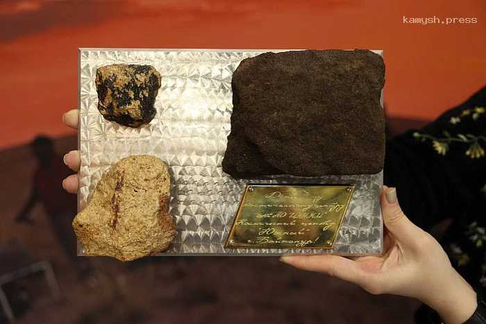 В кировский музей передали уникальную землю