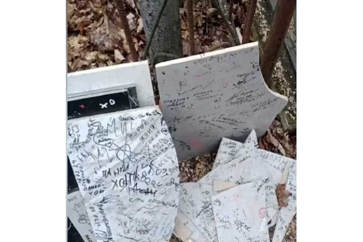 Вандалы разгромили могилу лидера группы «КиШ» Михаила Горшенева