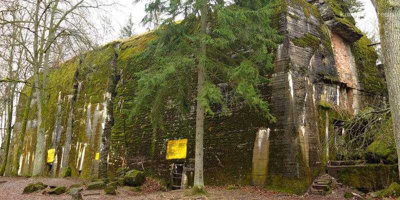 На территории главной ставки Гитлера в Польше найдены останки пяти человек без конечностей