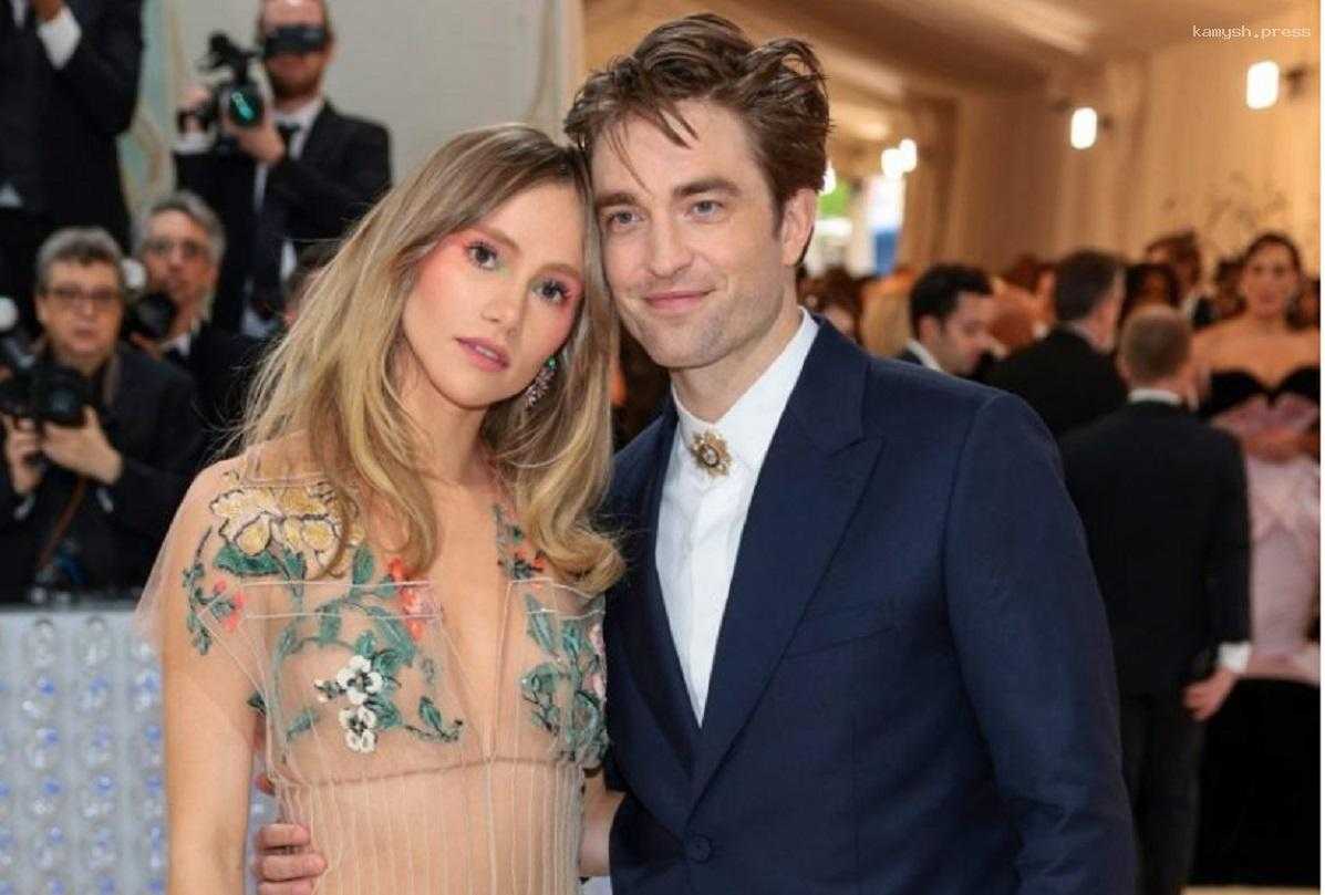 Возлюбленная Роберта Паттинсона впервые высказалась о рождении ребенка