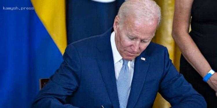 Байден подписал законопроект о помощи Украине