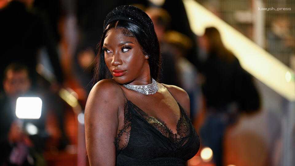 Французско-малийская певица оказалась в центре олимпийского скандала