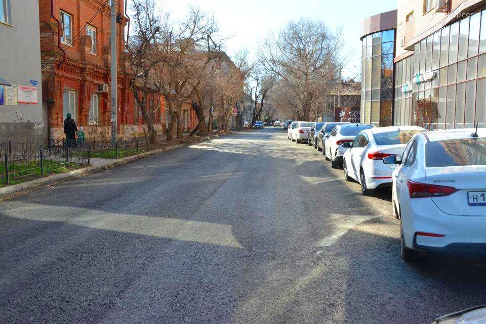 Стало известно, где в Астрахани уложили новый асфальт на выходных