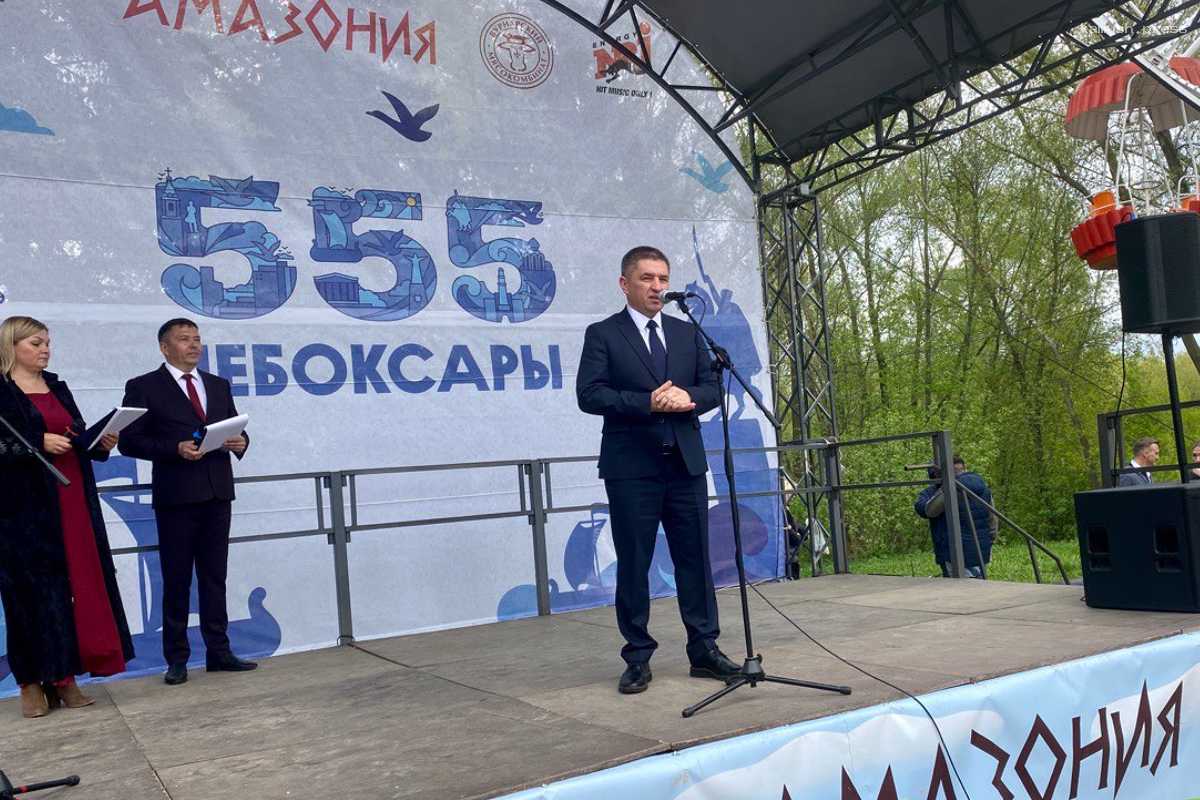 Врип главы Чебоксар Владимир Доброхотов принял участие в чествовании трудовых династий