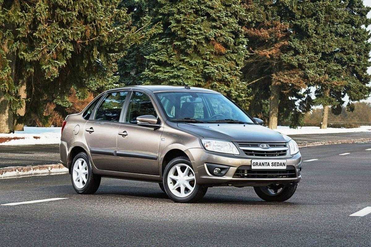 Стало известно о трех самых популярных автомобилях в России