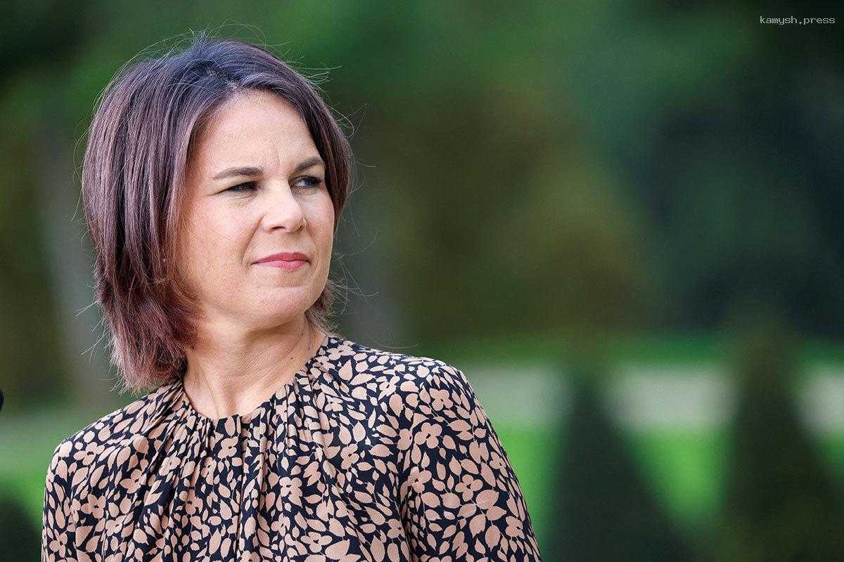 Бербок неожиданно прибыла в Киев