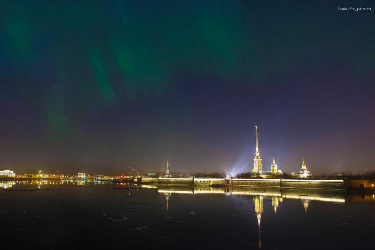 В Петербурге и Ленобласти стали наблюдать северные сияния