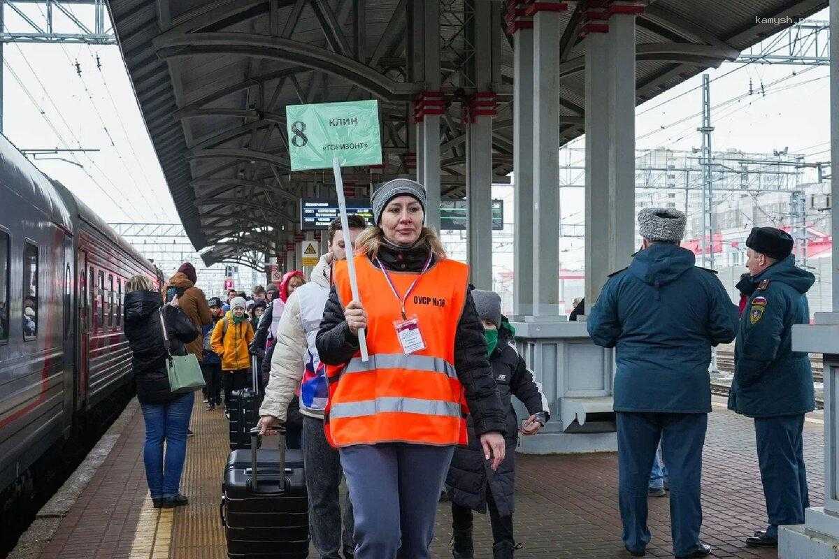 В Подмосковье прибыли 400 детей и родителей из Белгородской области