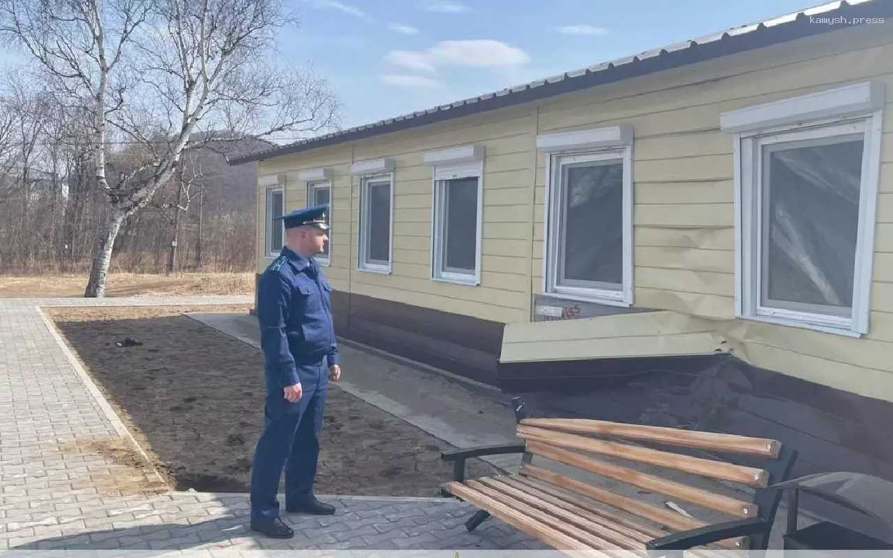 В Приморье автомобилист «обмыл» покупку машины и въехал на ней в амбулаторию