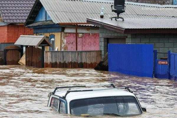 Путин поручил главе МВД Колокольцеву обеспечить порядок в зонах прохождения паводков