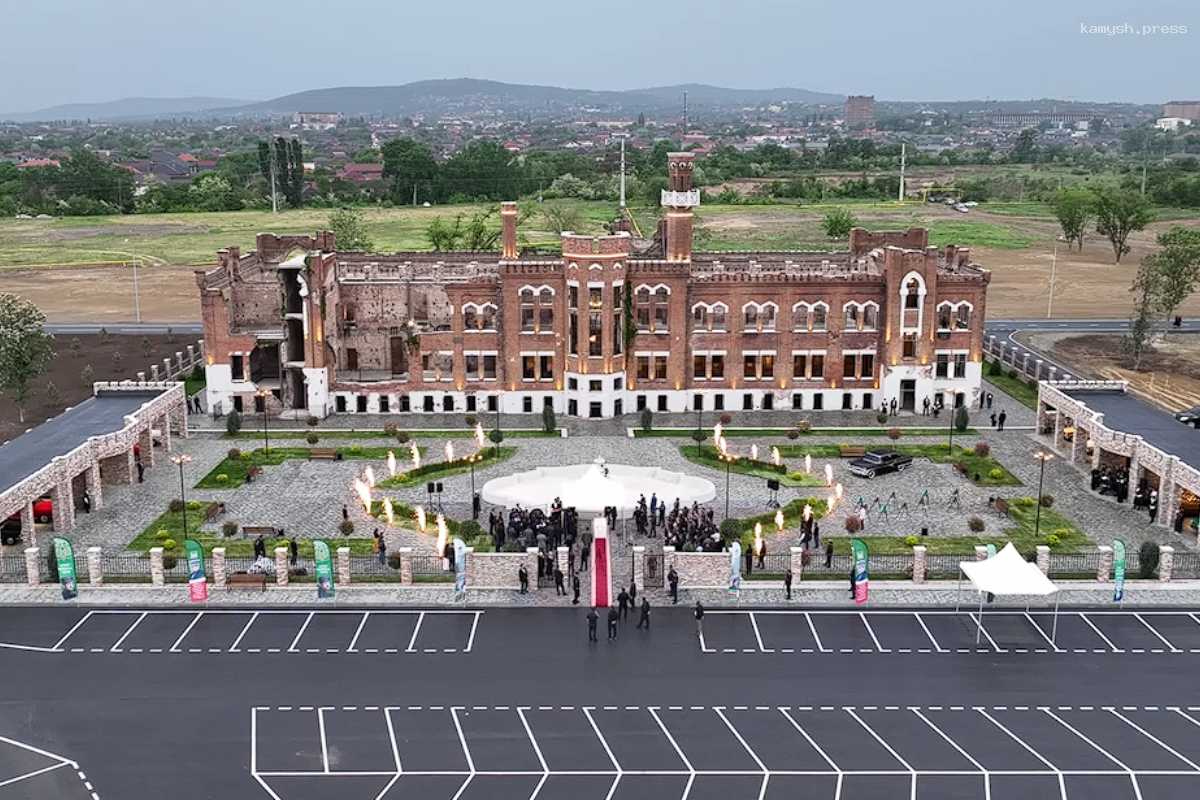 В Грозном завершили реставрацию здания бывшего нефтяного института и открыли в нем музей