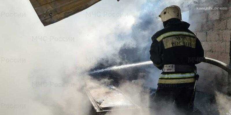 В селе Волгоградской области тушили пожар, вызванный неисправным холодильником