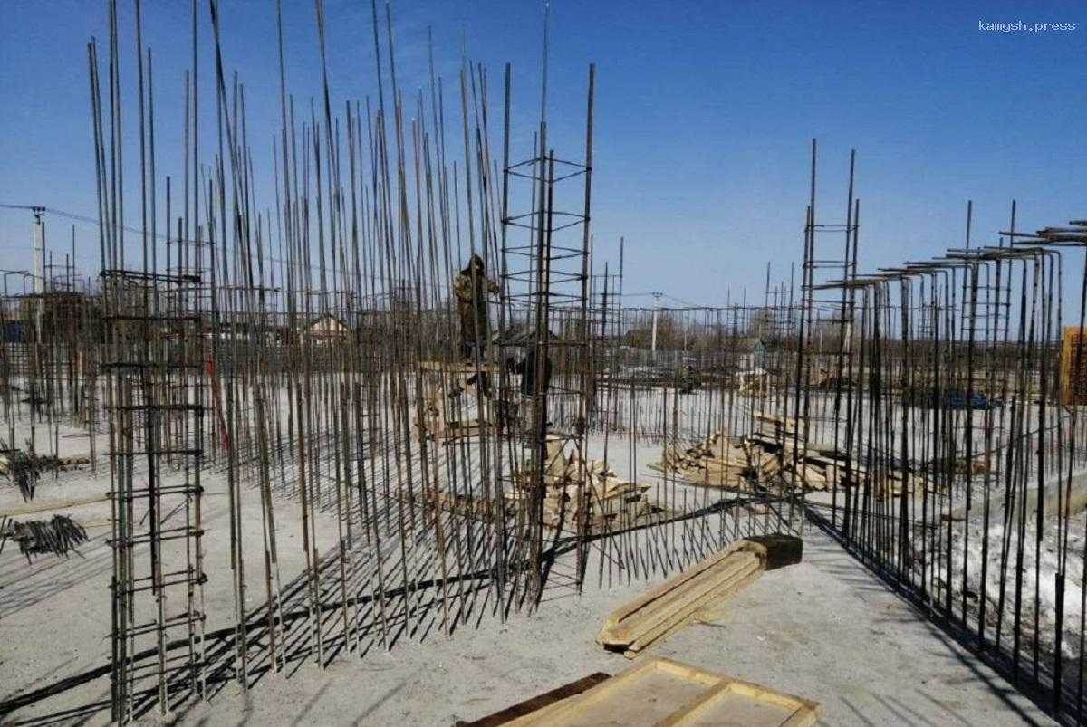 В Тайшете продолжают строить школу с бассейном за счет инфраструктурного кредита