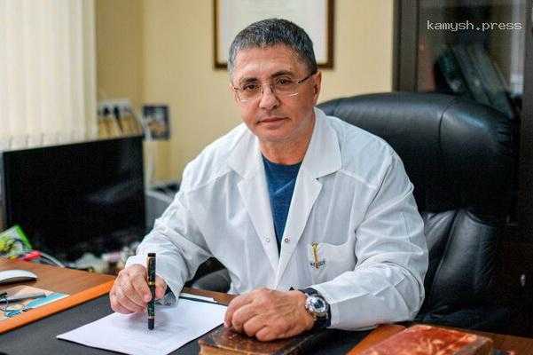 Доктор Мясников оказал первую помощь российской пассажирке в аэропорту Дубая