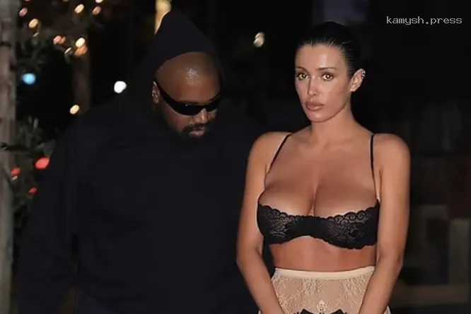 Супруга известного рэпера вышла на публику без белья