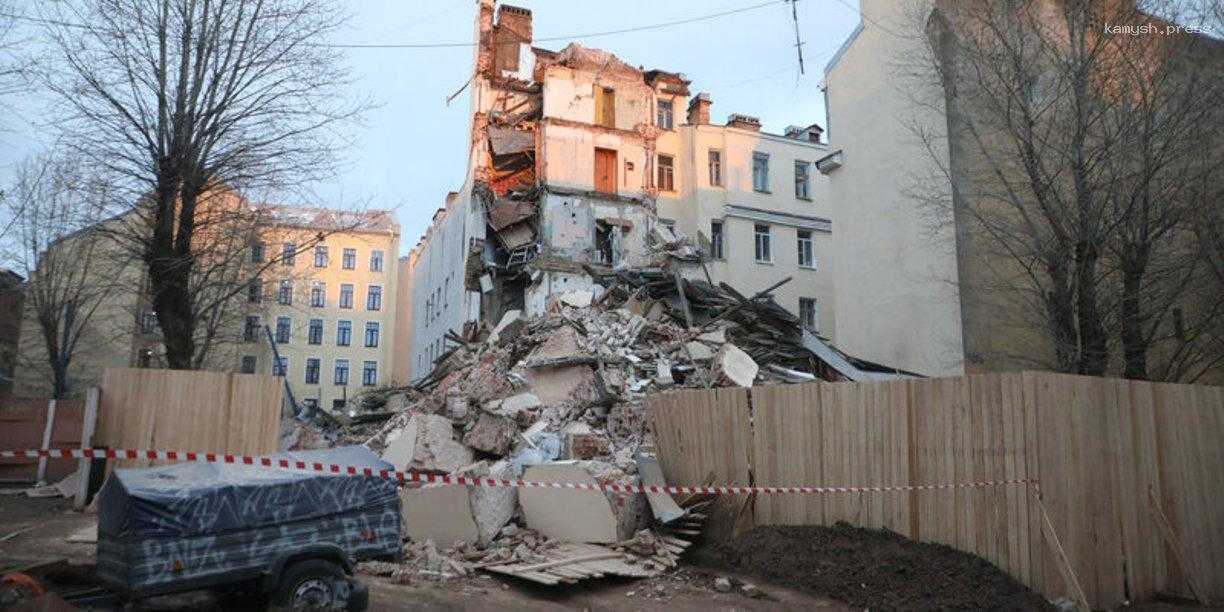 Обвалившийся дом в центре Петербурга реконструируют