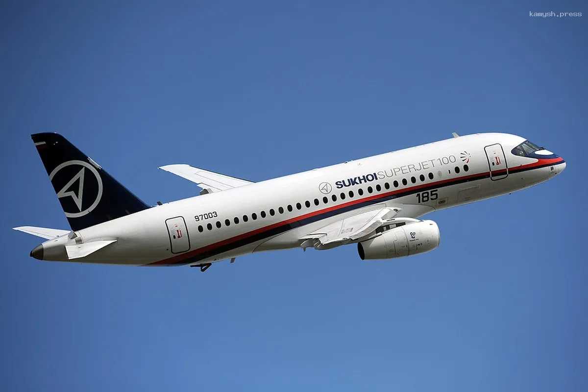 Пилоты рейса из Петербурга в Москву зеленый НЛО в 8 километрах от самолета