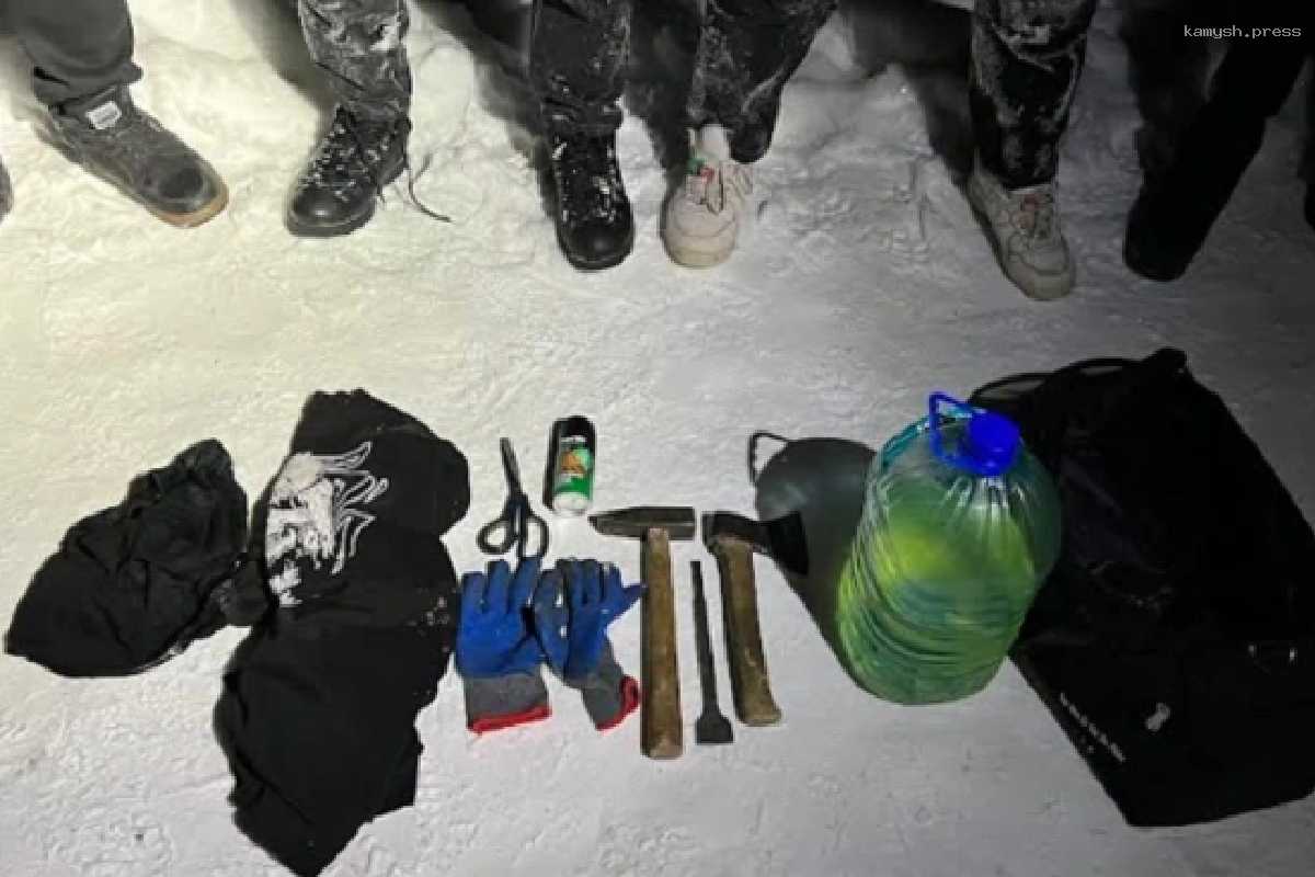 Трое 18-летних уфимцев арестованы по подозрению в попытке поджечь вышку связи