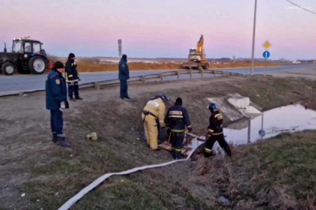 МЧС России сообщило о предотвращении прорыва дамбы в Тюменской области, удалось избежать более тяжких последствий