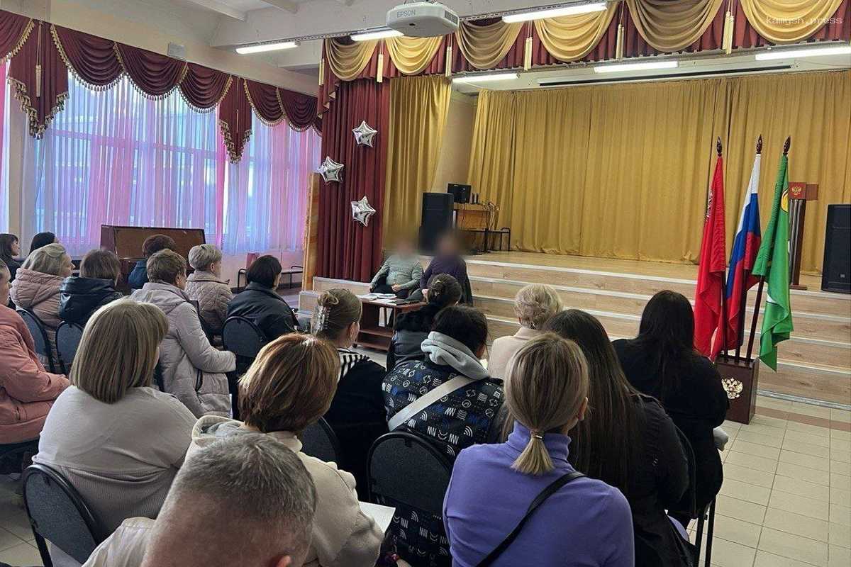 Полицейские Пушкина предупредили детей и родителей о мошенниках