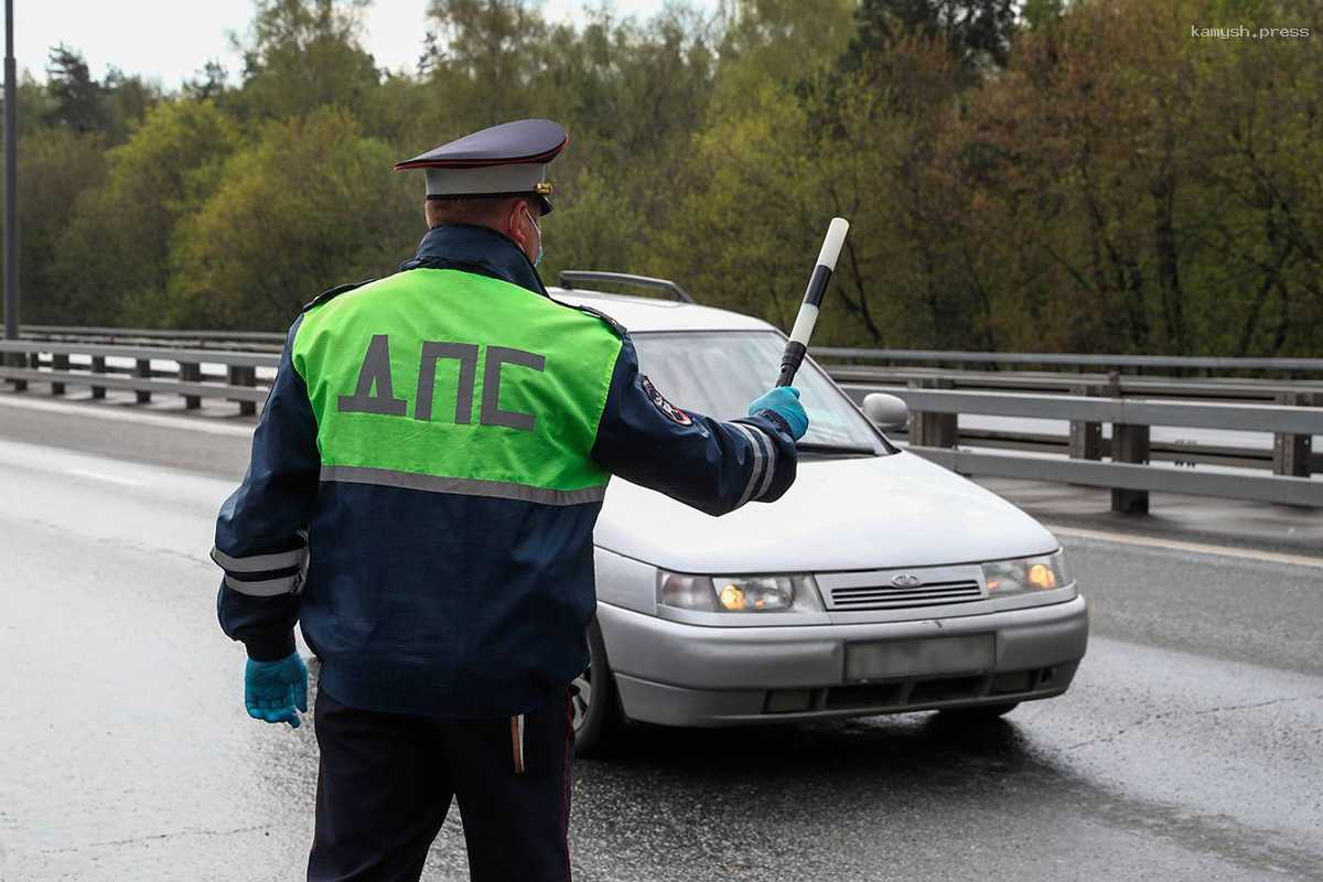 На дорогах Адыгеи выявили двух инспекторов-коррупционеров