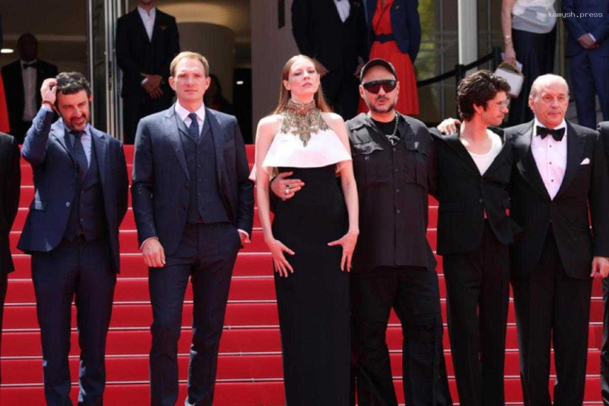 Актер Бурковский и режиссер Серебренников показали на Каннском фестивале фильм про Лимонова