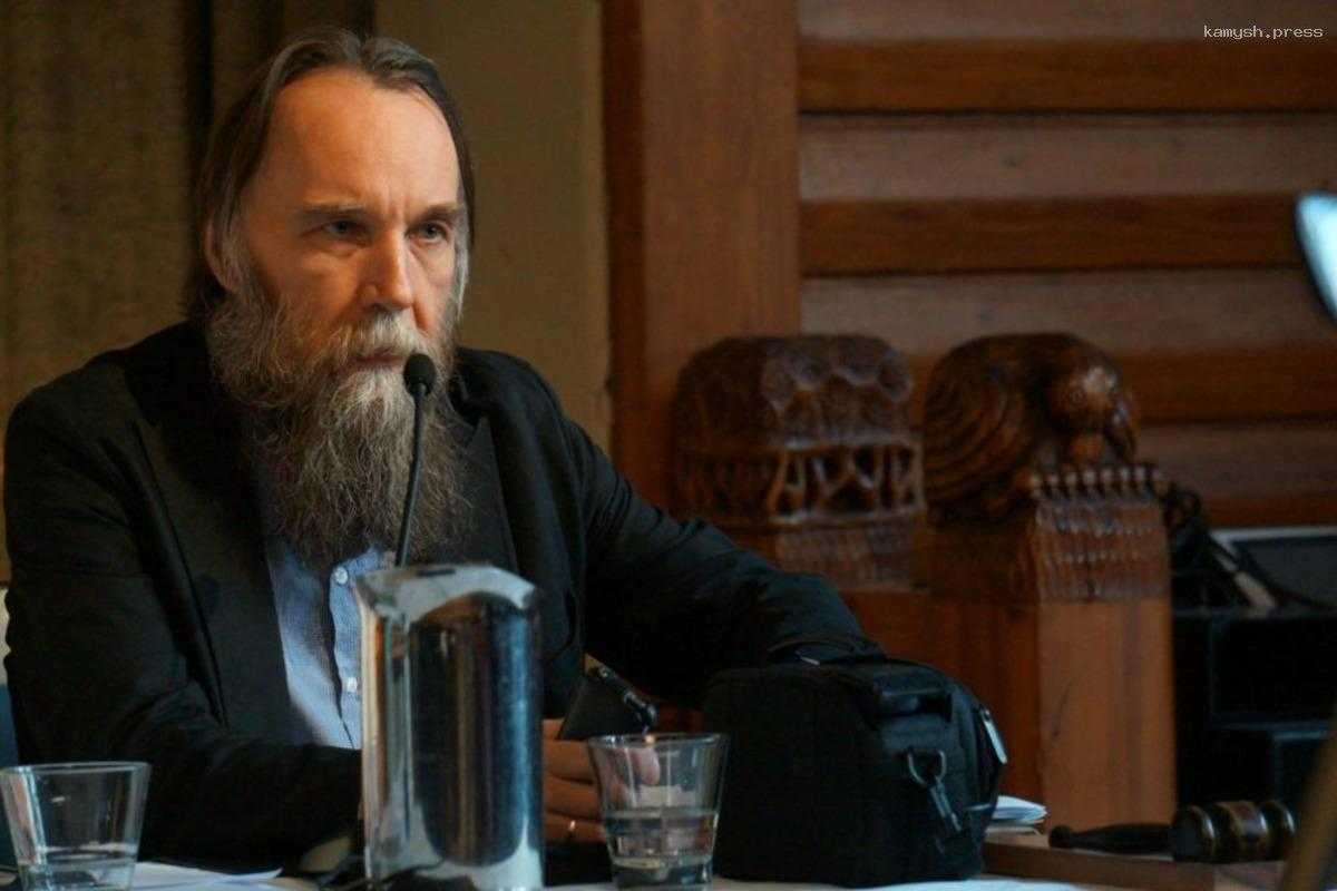 Дугин назвал петицию против школы Ильина происками западных спецслужб