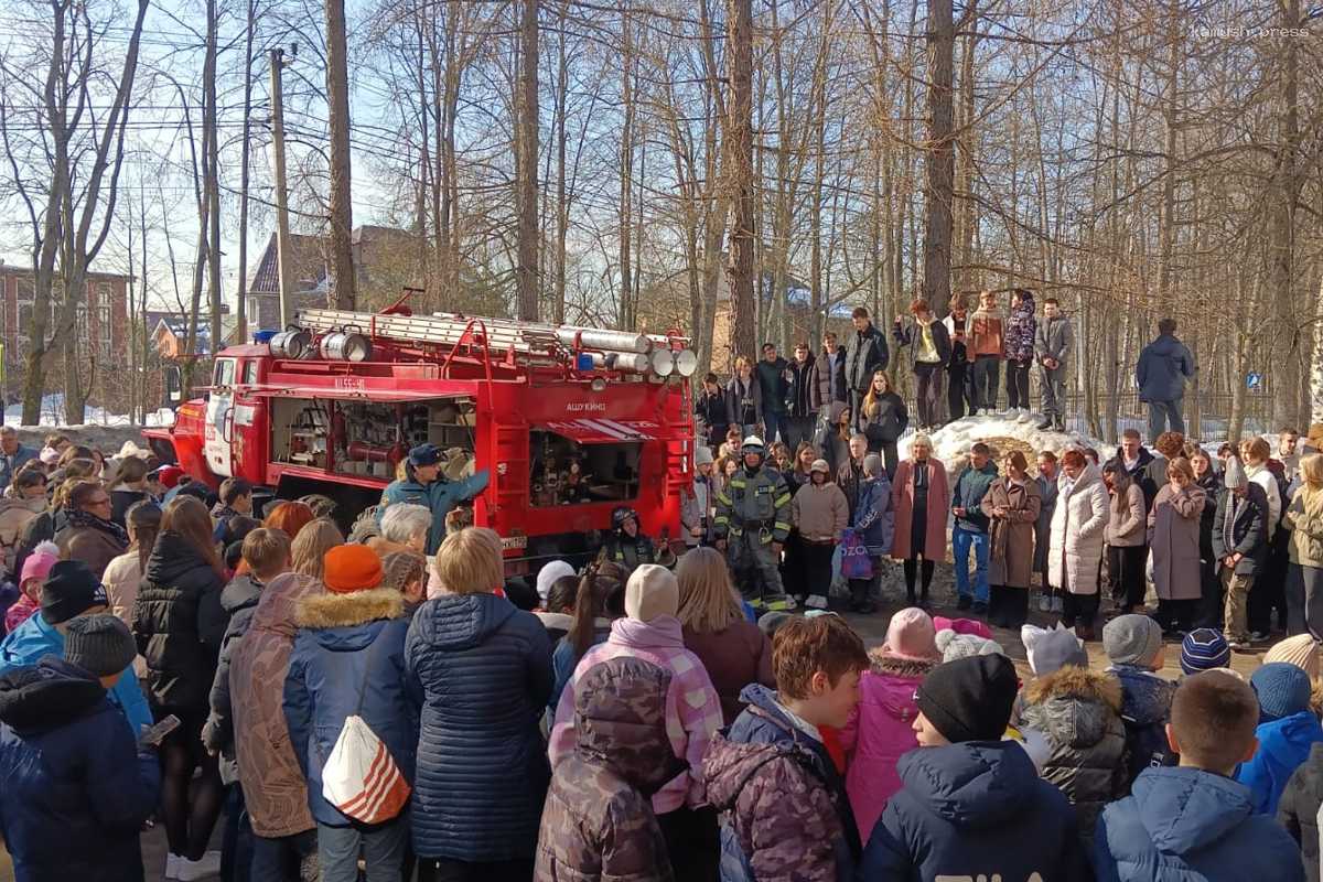 «Мособлпожспас» провел в школе в г.о. Пушкинский учебную эвакуацию