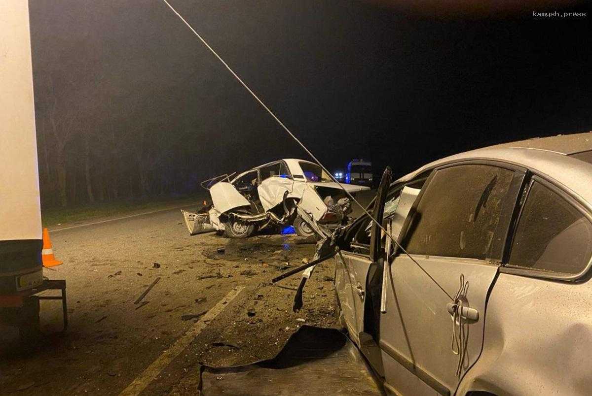 В массовом ДТП на Кубани погибли три человека, произошло лобовое столкновение