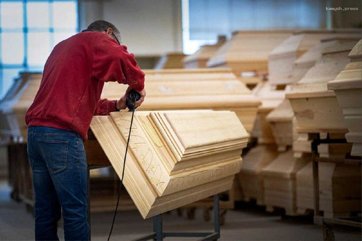 В Омской области смертность почти в два раза превысила рождаемость