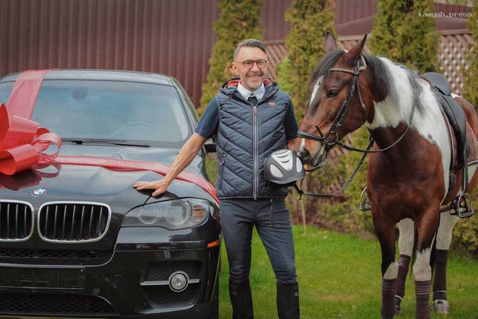 В песне Шнурова о губернаторе Петербурга были найдены «фейки»