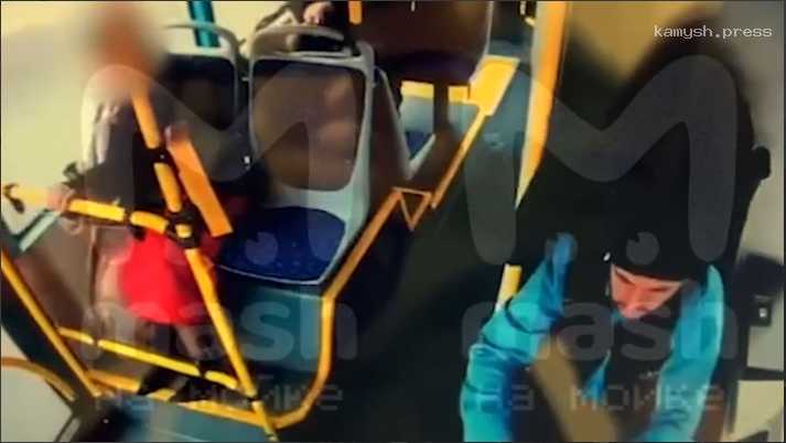 Появились кадры из салона автобуса, который утонул в реке в Петербурге