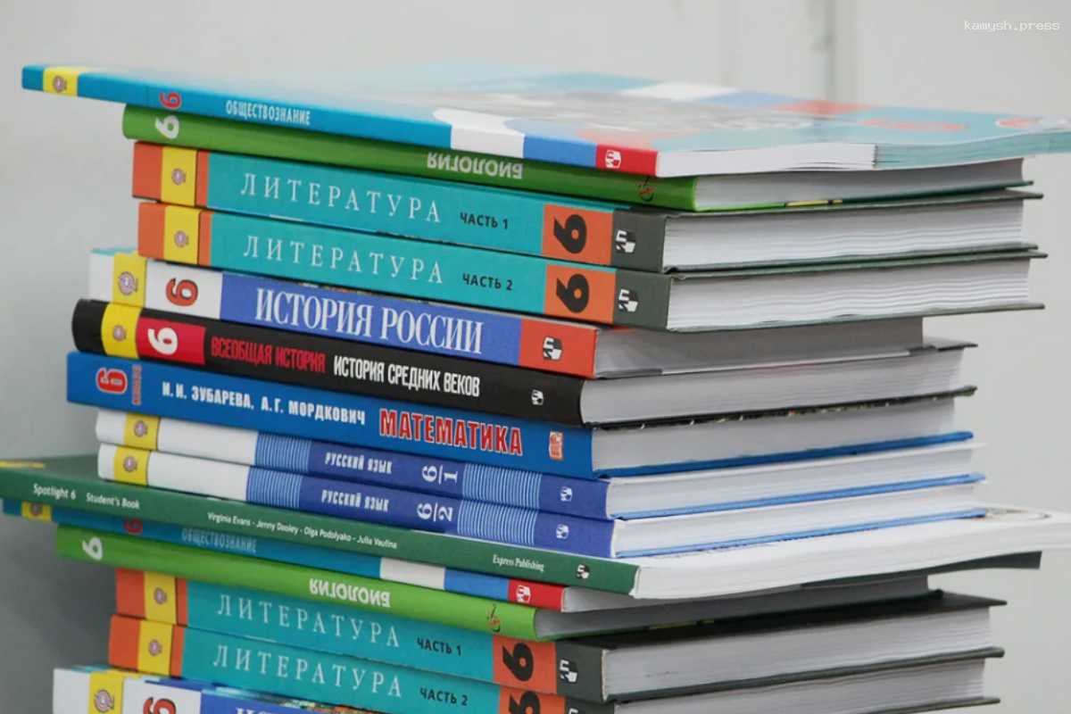 Мединский рассказал, куда переместится материал из курса по обществознанию за 6-8-й классы