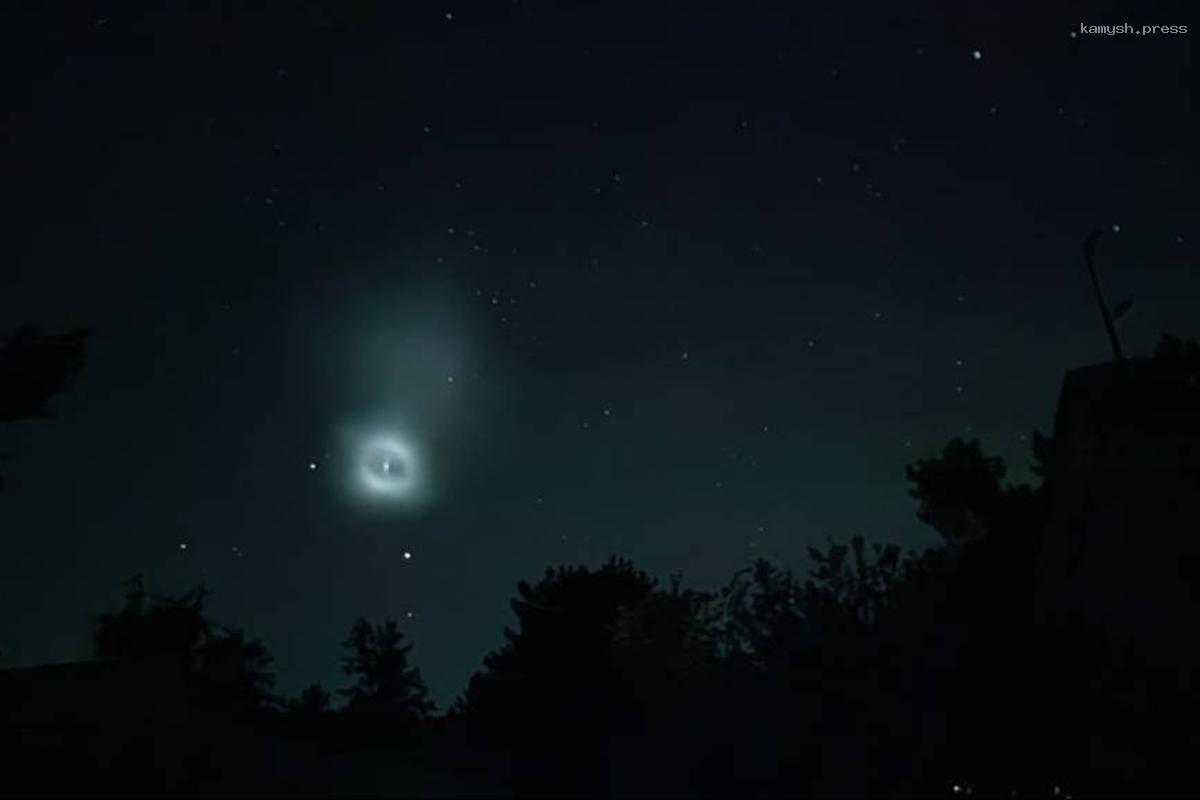 Жители Брянщины заметили в небе необычное свечение