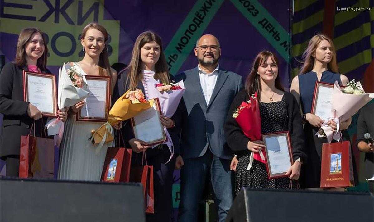 Во Владивостоке начался приём заявок на премию «Молодёжный вектор»