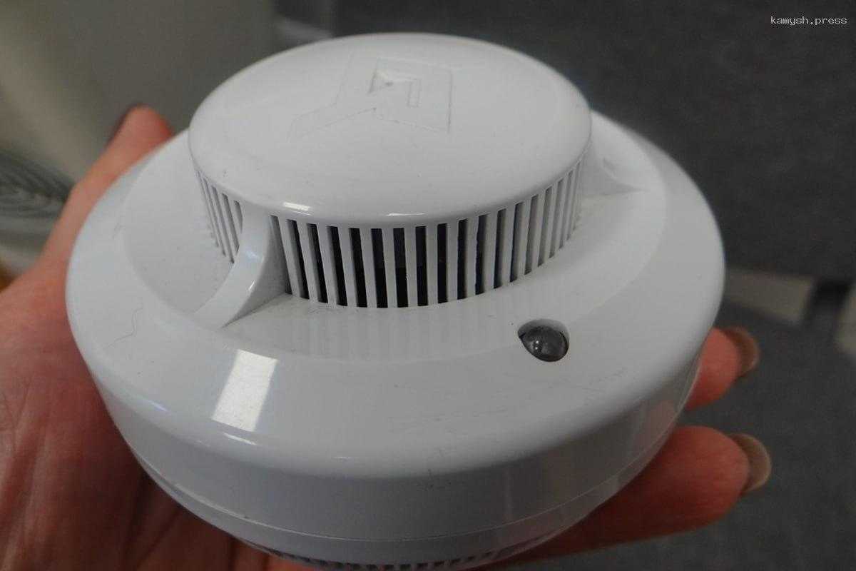 В Новосибирске 300 многодетным семьям передали пожарные извещатели