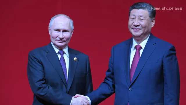 МИД КНР: Россия и Китай твердо стоят на правильной стороне истории