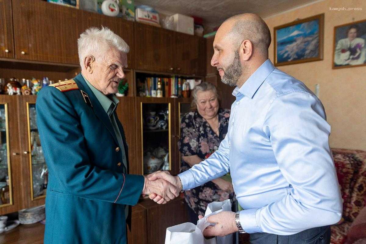 Глава Орехово-Зуевского округа навестил узника концлагеря Илью Дранова