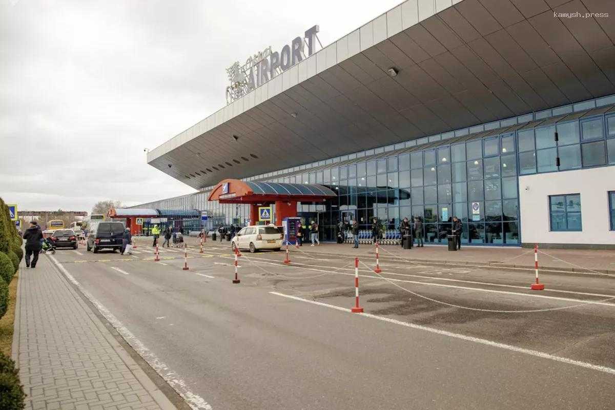Пограничники в аэропорту Кишинёва около трёх часов удерживали участников съезда оппозиции в Москве