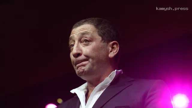 Популярный исполнитель откроет именной караоке-бар в Петербурге