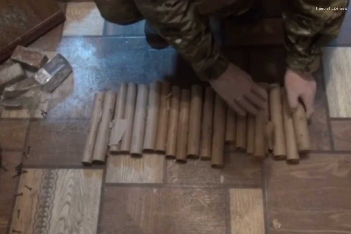 При обысках у задержанных подростков нашли оружие и взрывное устройство